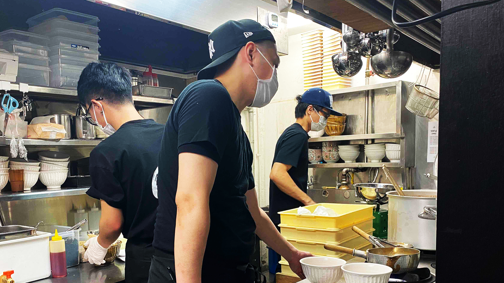 なぜ蕎麦にラー油を入れるのか。』大塚店｜株式会社のみもの。